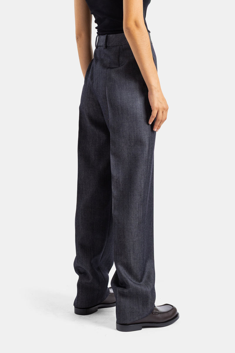 Balenciaga pantalon denim marine taille haute vue dos trois quarts poche arrière et tombé fluide femme