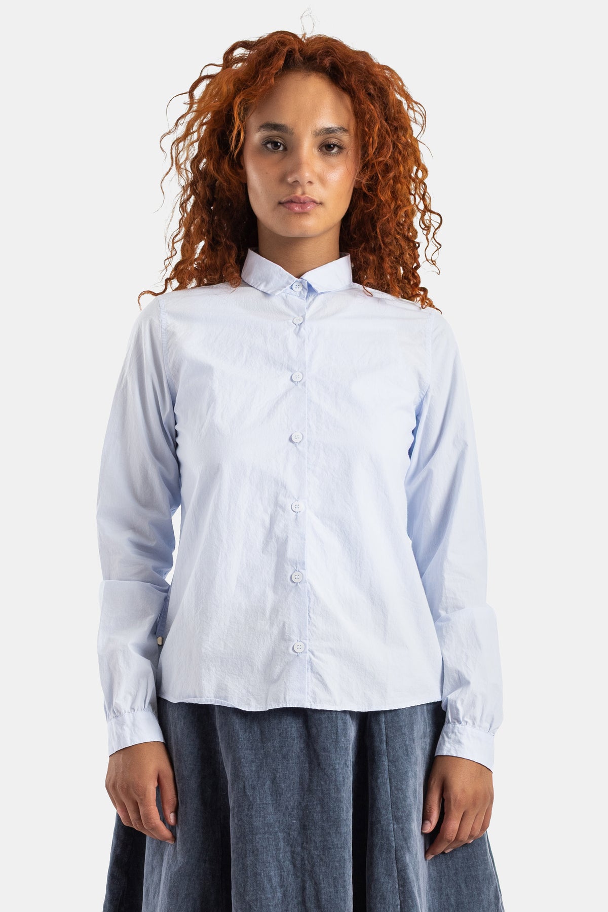 Bergfabel chemise Tyrol ajustée coupe cintrée col classique manches longues coton froissé bleu ciel femme