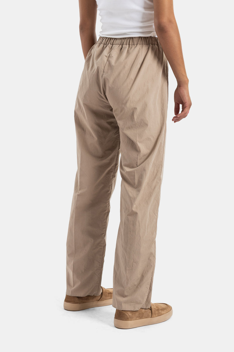 Bergfabel pantalon Silvy dos taille élastiquée coton beige poches latérales coupe ample femme