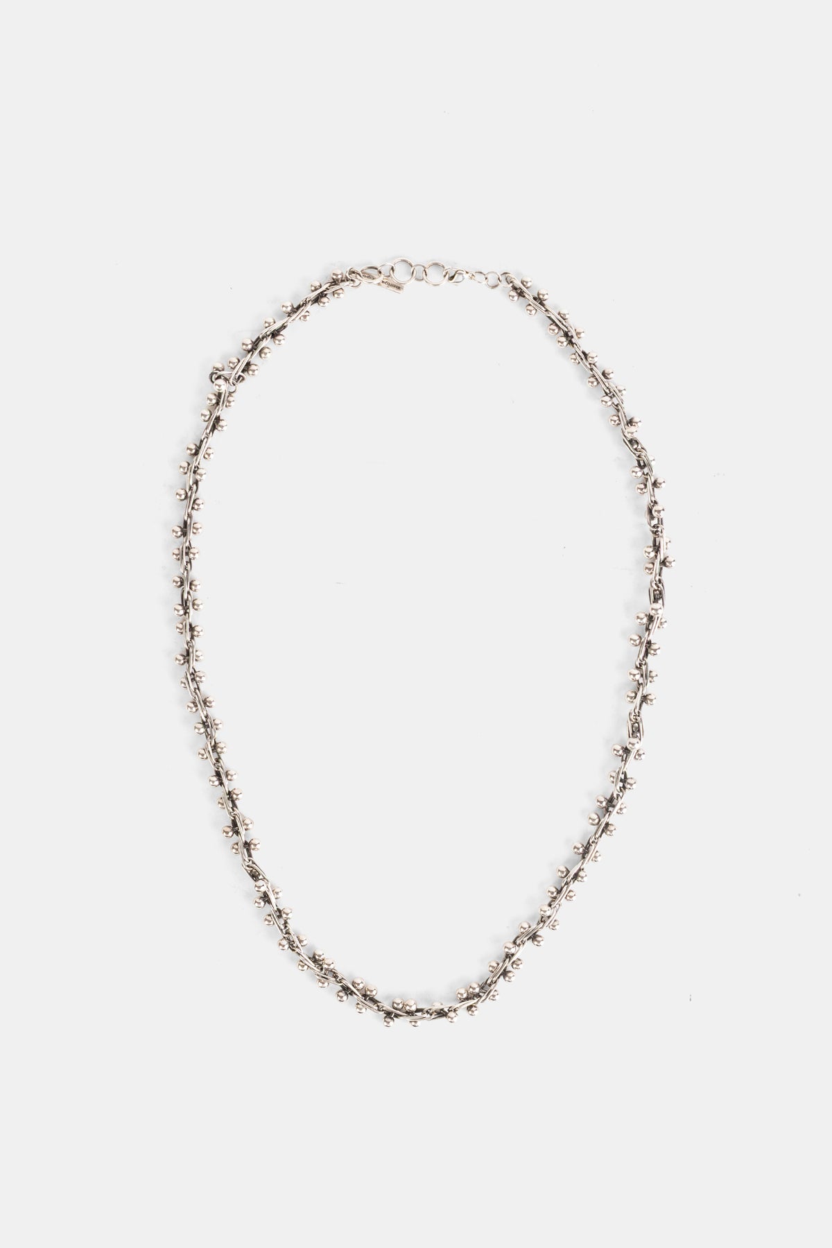 Bru Na Boinne collier Petit Garri Trap en argent oxydé à perles granulées, chaîne texturée ras-de-cou