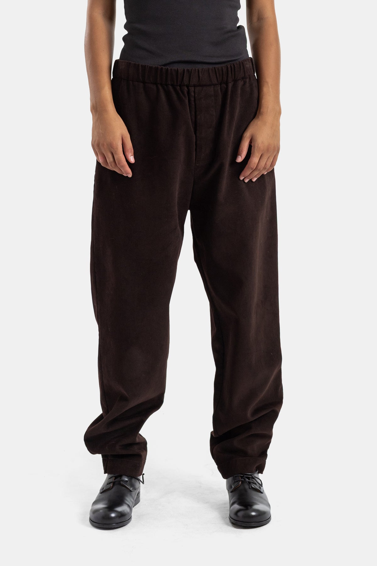 Casey Casey women's Jog Ah loose-fit trousers with an elasticated waist in dark brown corduroy fabric.
