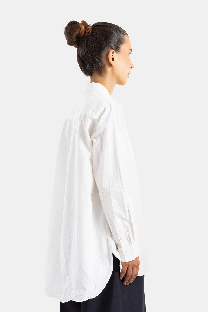 Casey Casey chemise Clothilde dos épaules structurées coton froissé blanc chignon naturel vue trois quarts