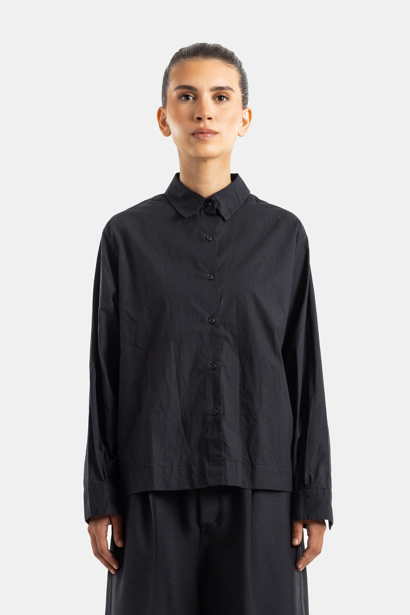 Casey Casey chemise Biggy oversize col classique manches longues coton froissé noir coupe boxy femme