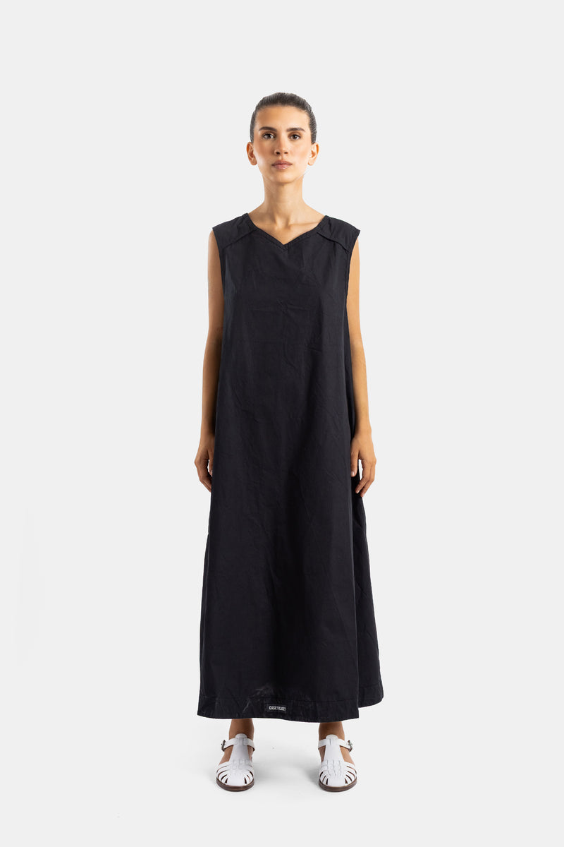 Casey Casey robe tablier longue sans manches col V en coton froissé noir coupe ample oversize