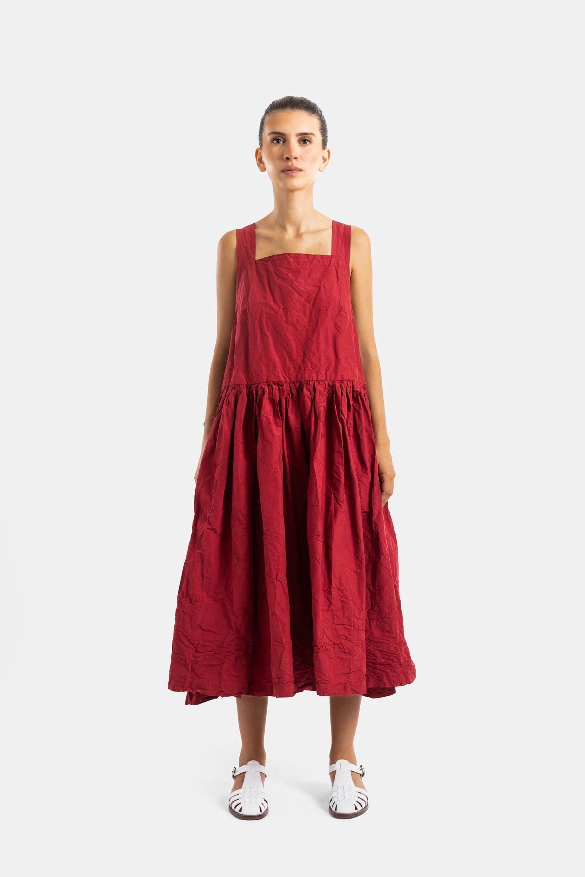 Casey Casey robe Nina coupe empire ample à bretelles larges col carré en coton froissé rouge