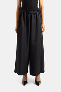 Sehr weite schwarze Hose mit elastischem Bund und Kordelzug - S