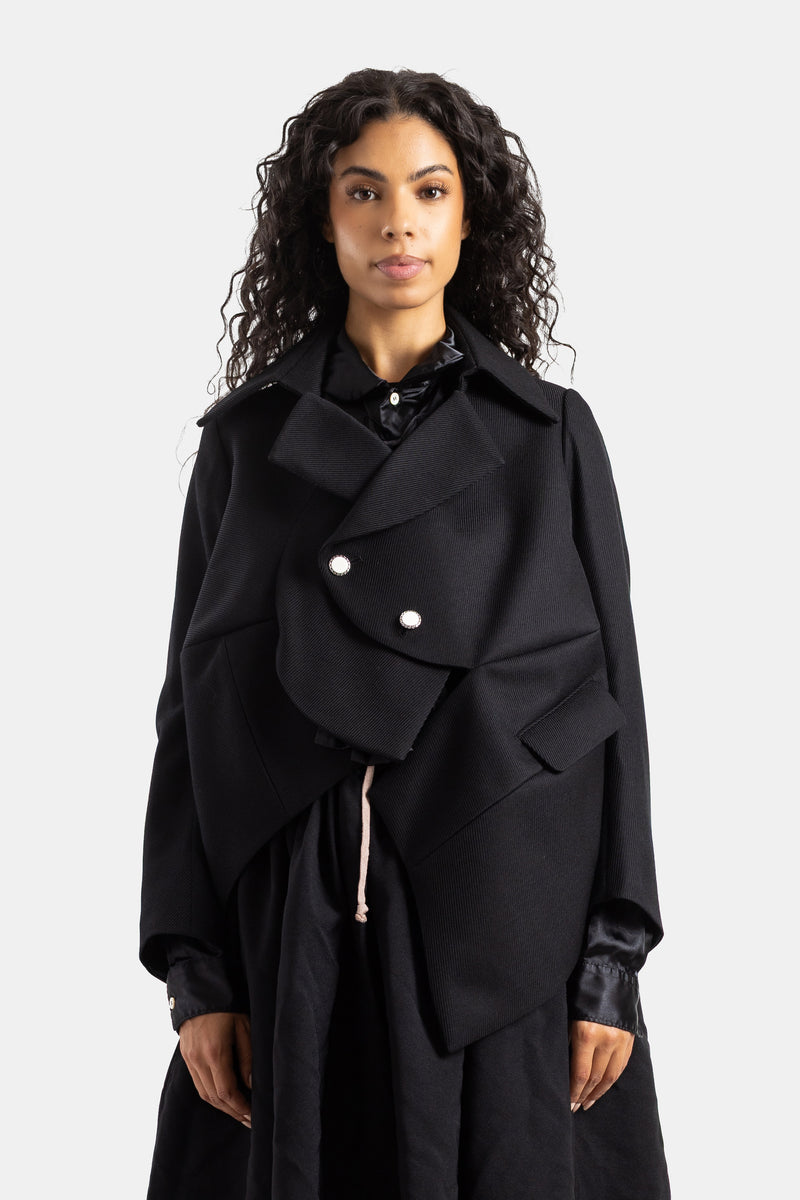 Dekonstruierte, asymmetrische kurze Jacke von Comme des Garçons aus schwarzer Wolle mit edlen Perlmuttknöpfen.