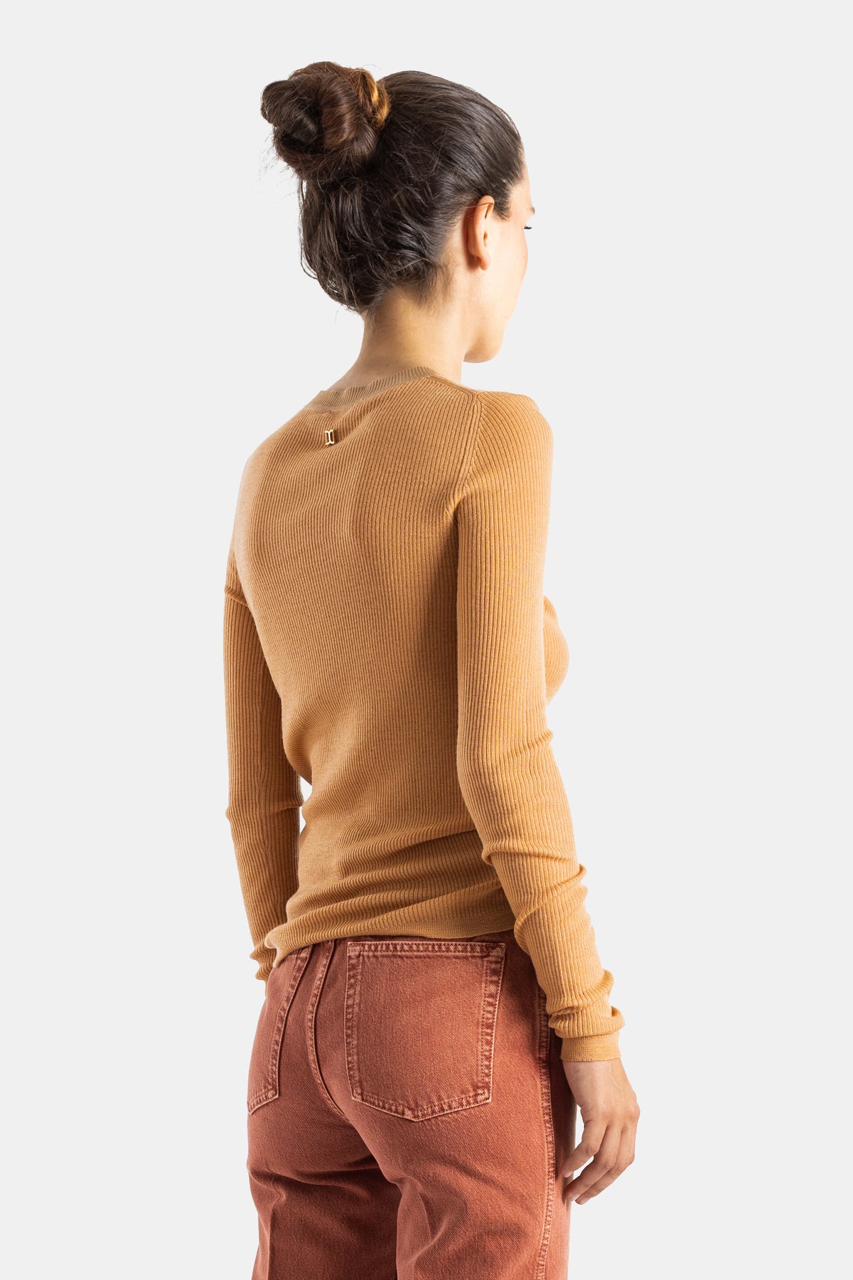 Chloé top côtelé camel dos vue arrière trois quarts coupe moulante manches longues raglan femme