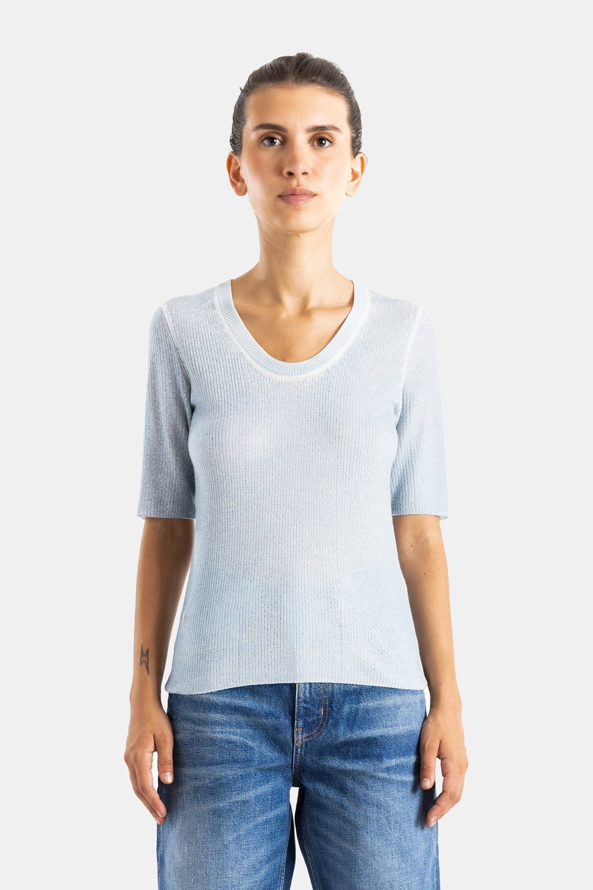 Chloé top en maille côtelée bleu ciel à manches mi-longues et encolure ronde liserée blanc