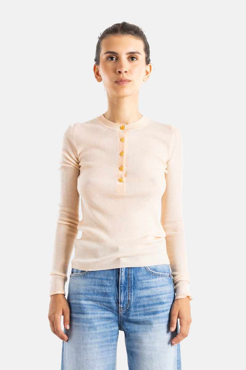 Chloé top henley ajusté en laine superfine côtelée col rond boutons dorés manches longues couleur pêche