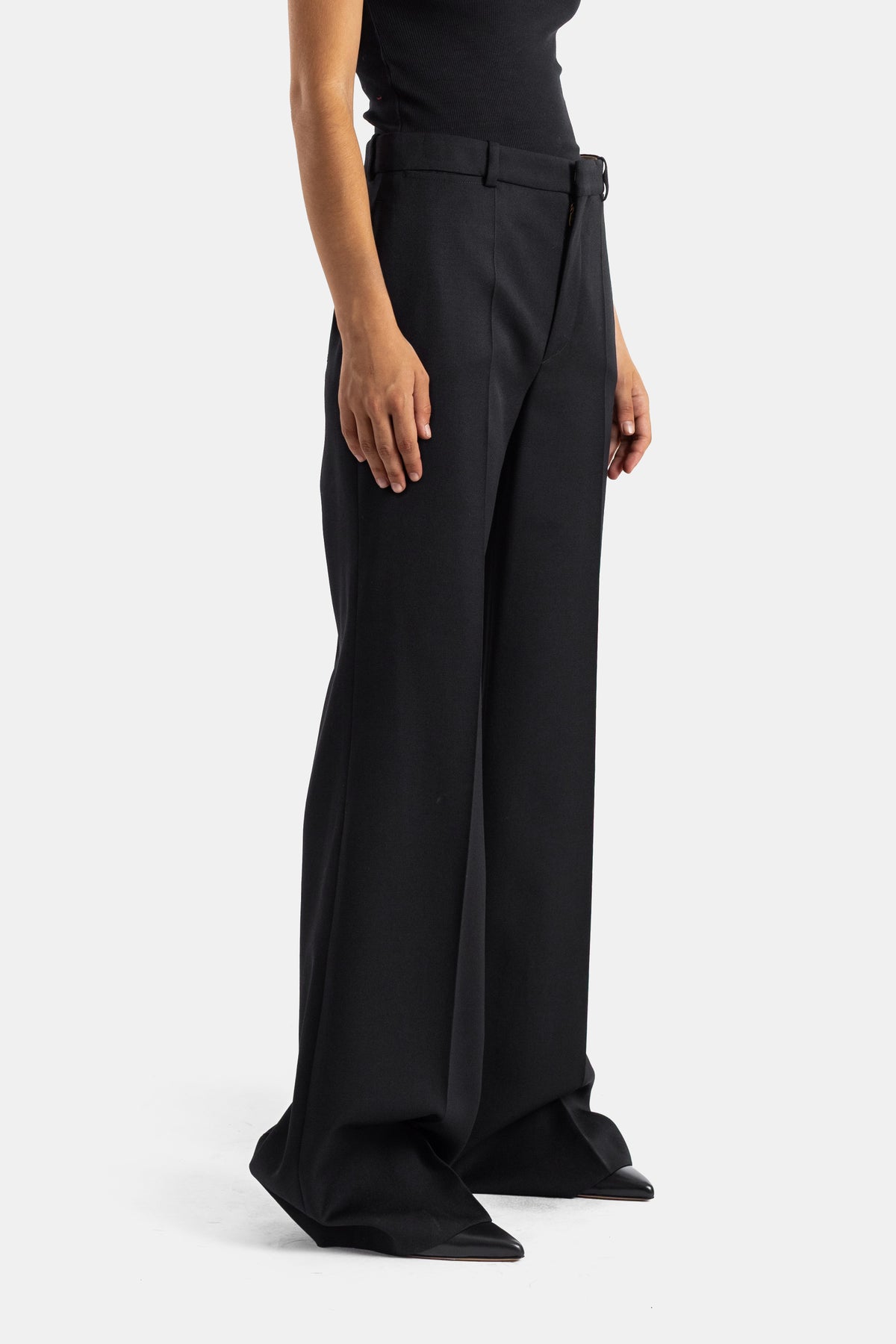 Chloé pantalon tailleur femme en laine noire, vue latérale jambe évasée avec ceinture ajustable