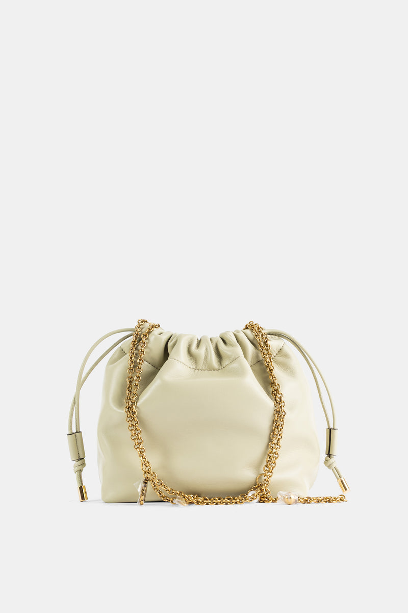 Chloé Icons pochette bucket jade gris pâle, chaîne dorée double rang et breloque transparente