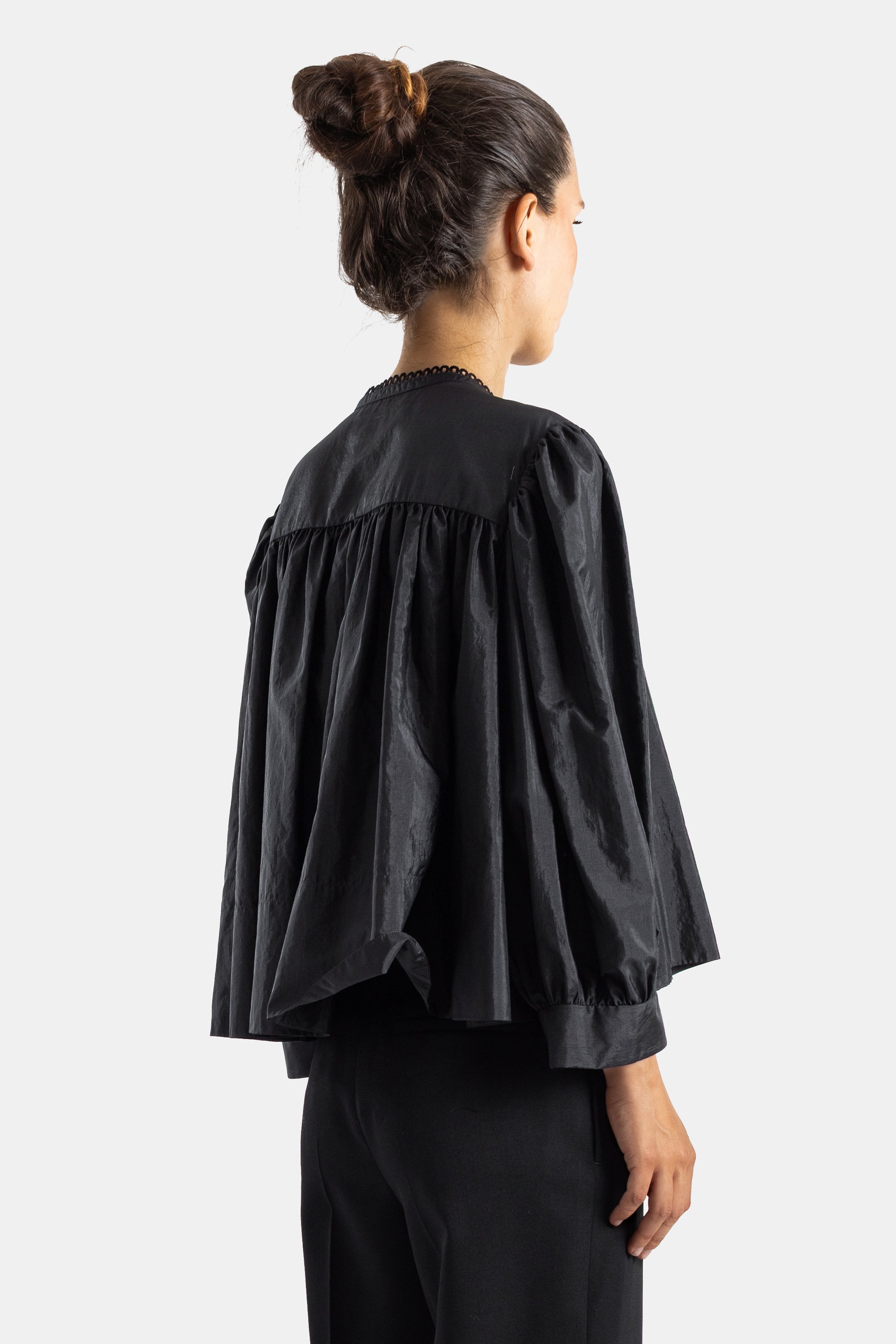 Chloé シャーリングジャボ＆パフスリーブ ブラックブラウス | Actuel B