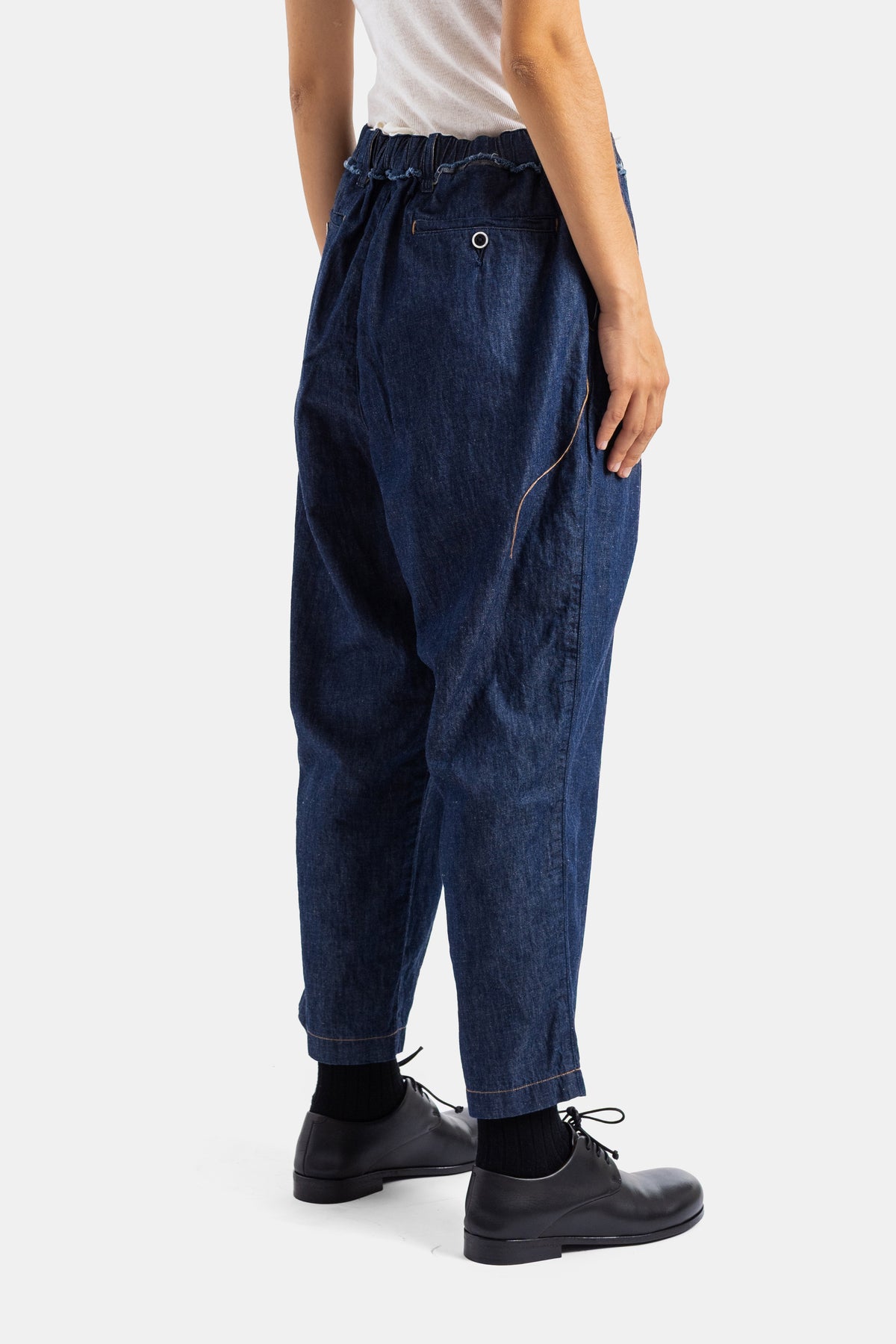 Cottle jean Gurkha dos taille élastiquée froncée œillet métal denim indigo 8oz coupe ballon femme