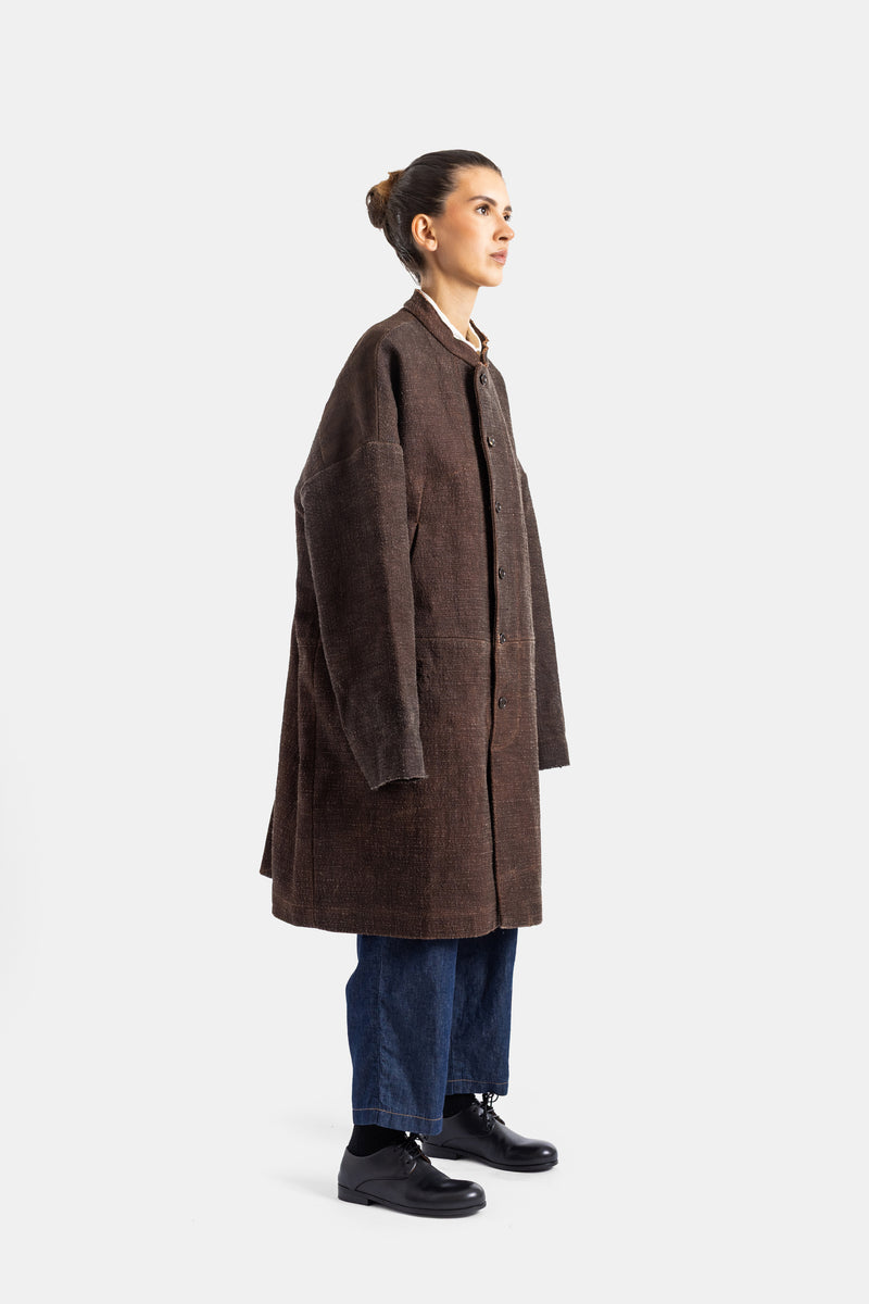 Cottle manteau Orchestra femme profil côté, boutons centraux et poches patch, lainage kakishibu marron foncé