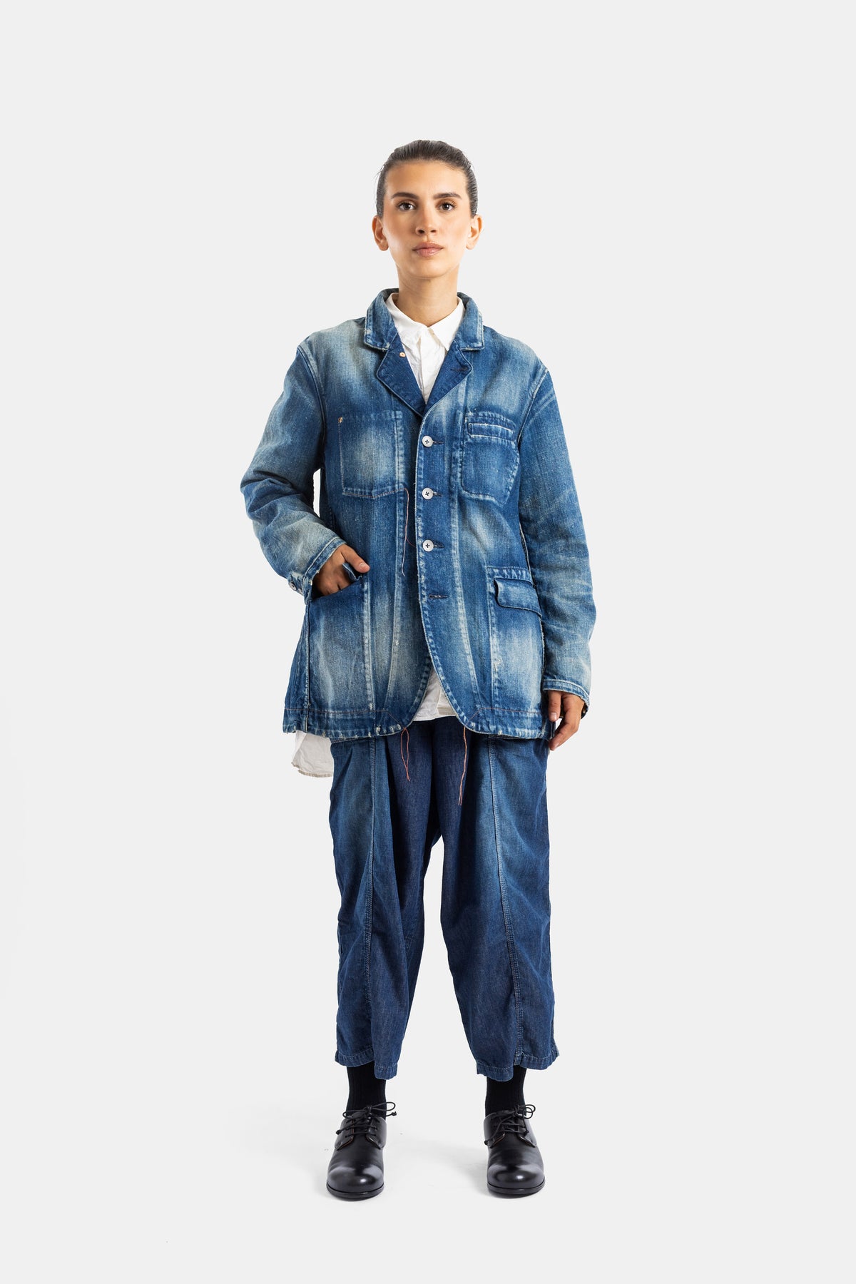 Cottle ensemble denim indigo tenue complète veste longue pantalon sarouel textures délavées look total jean femme