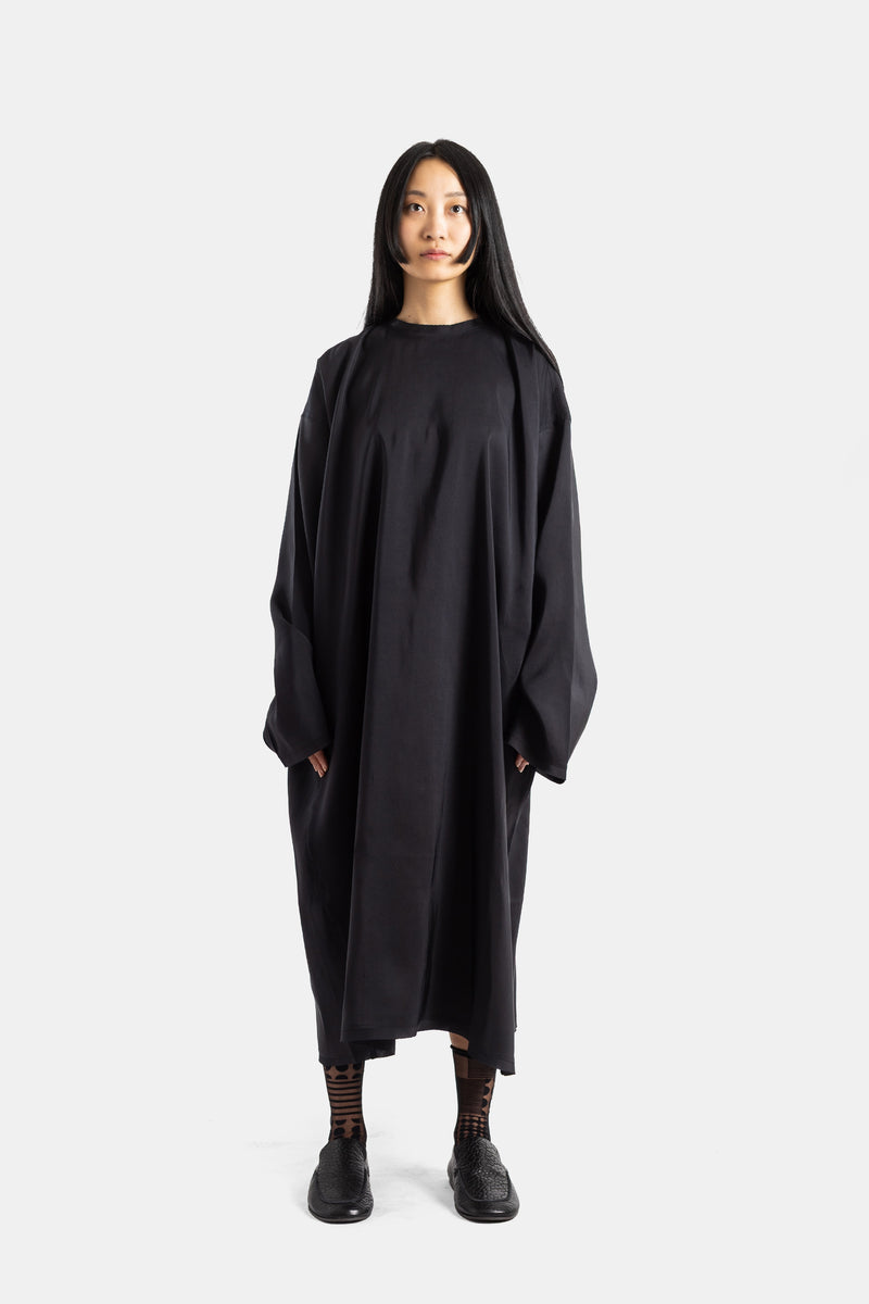 Vestido comprido largo Sofie d'Hoore de decote redondo, mangas largas e corte casulo em preto intenso.