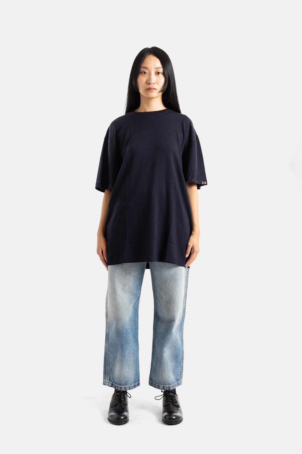 Extreme Cashmere t-shirt oversize en cachemire bleu marine, col rond et manches courtes, coupe ample et tombée