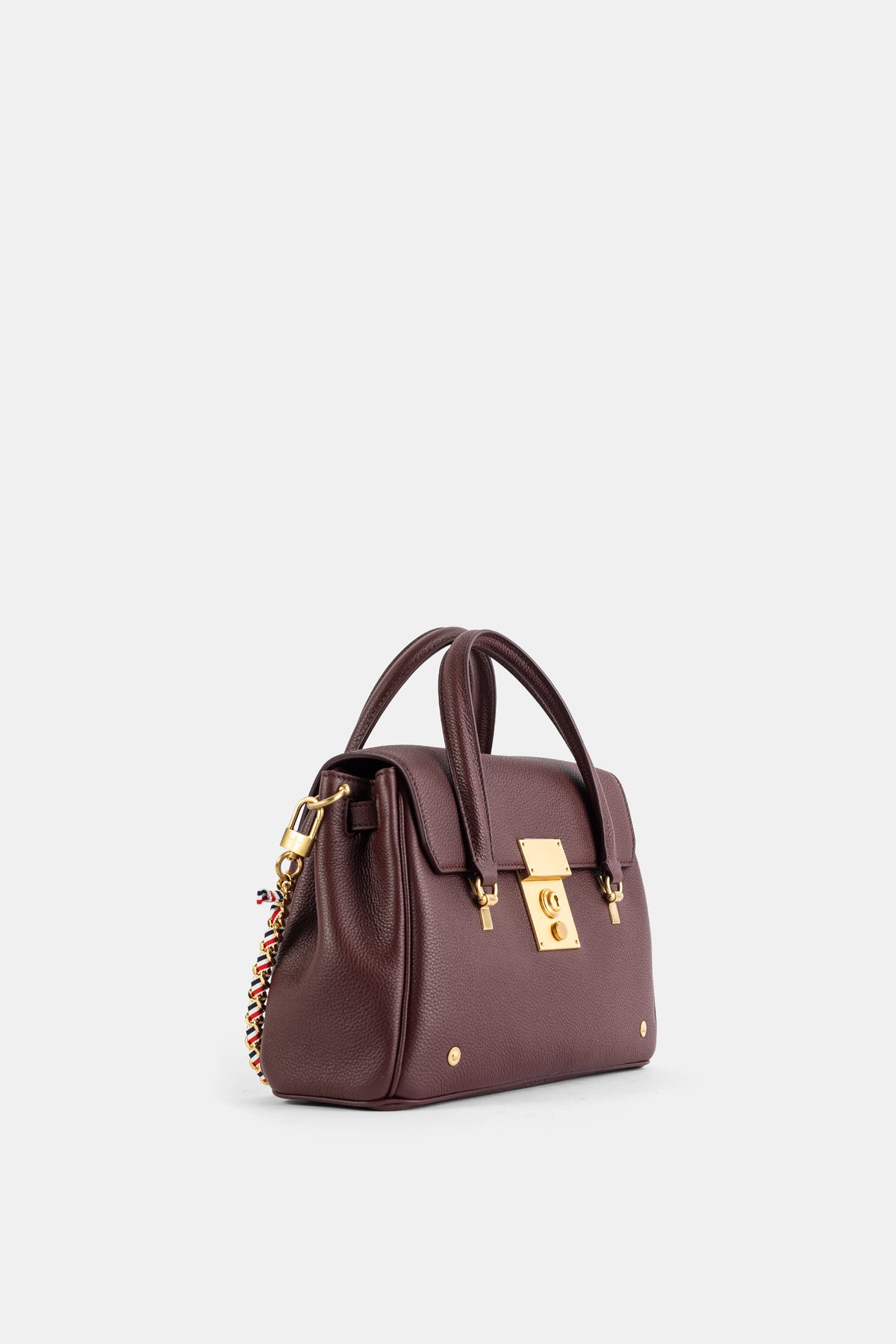 Thom Browne mini sac Bolton bordeaux vue trois quarts avec bandoulière multicolore et ferrures dorées