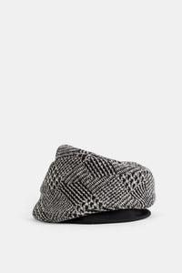 Berretto piatto in maglia jacquard bianco e nero con visiera a contrasto - O/S