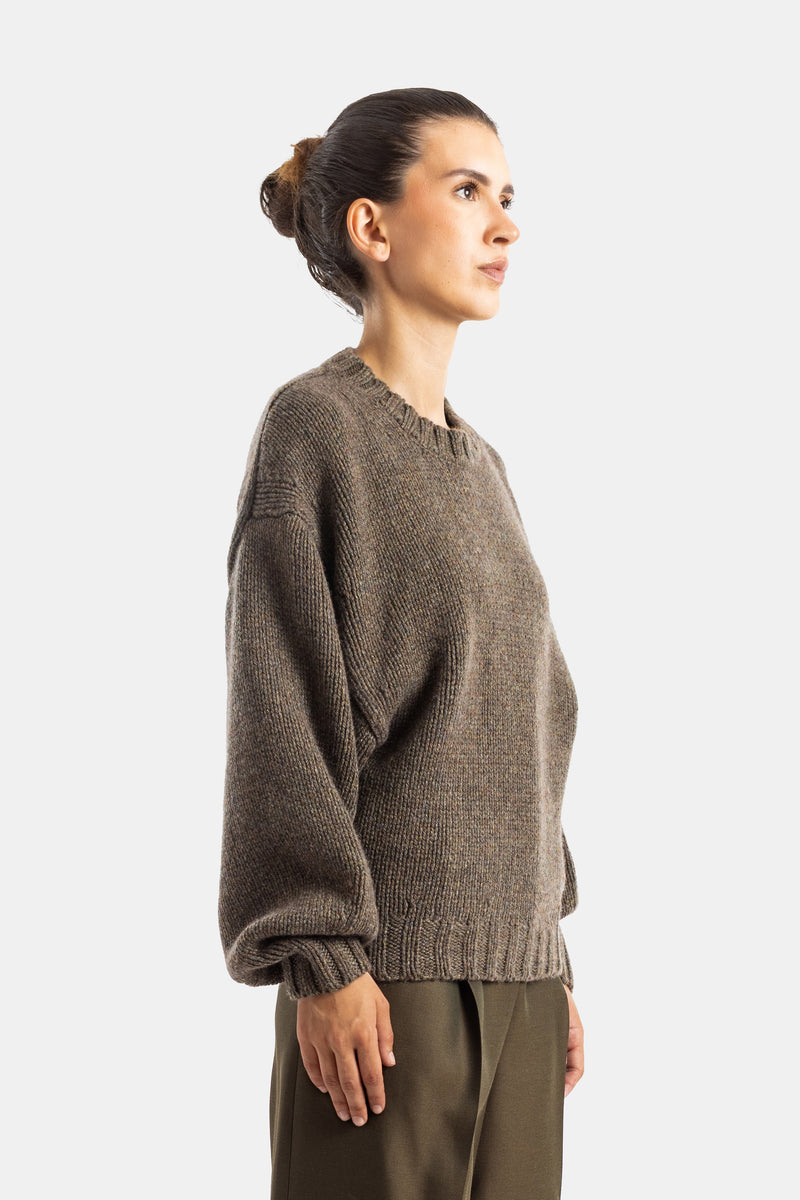 Khaite pull cachemire chiné femme coupe oversize vue de profil tricot côtelé bas de manche kaki