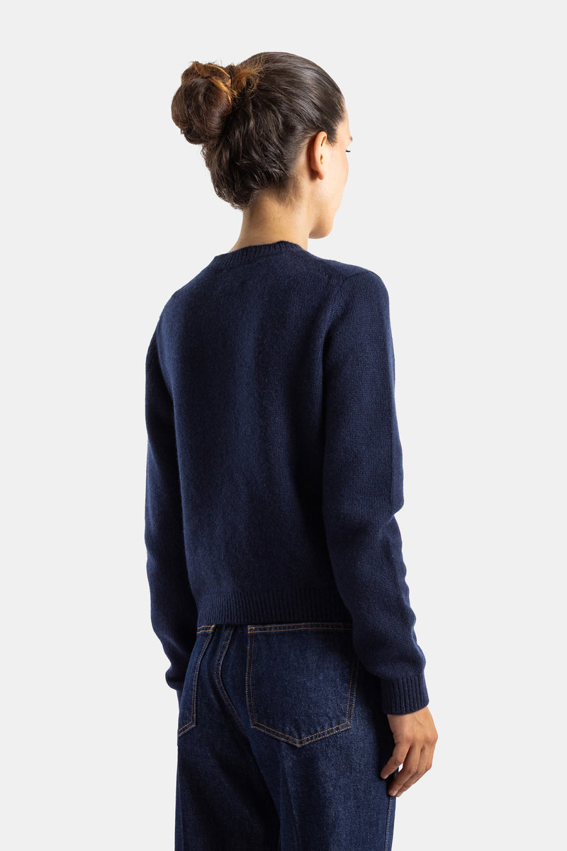 Khaite Leta dos vue arrière, pull cachemire bleu marine chignon, finition côtelée bas de veste