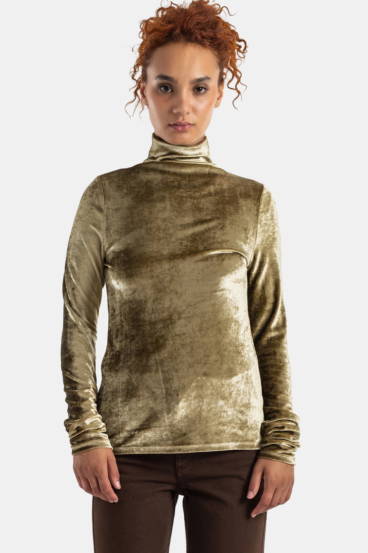 Lemaire eng anliegendes Damen-Samttop mit Stehkragen und langen Ärmeln in elegantem, goldfarbenem Khaki.