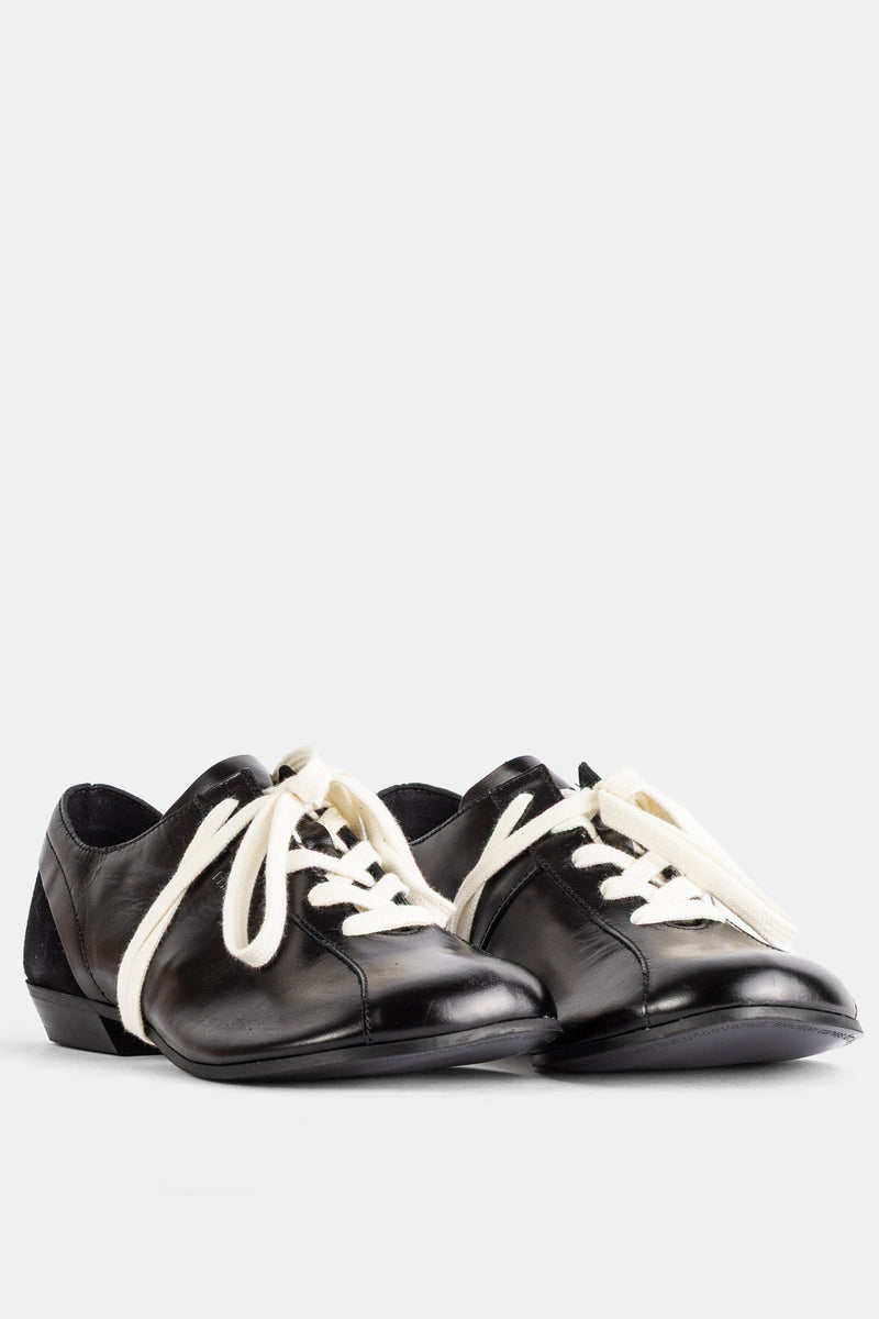 Derbies Cascade en cuir noir à lacets écrus