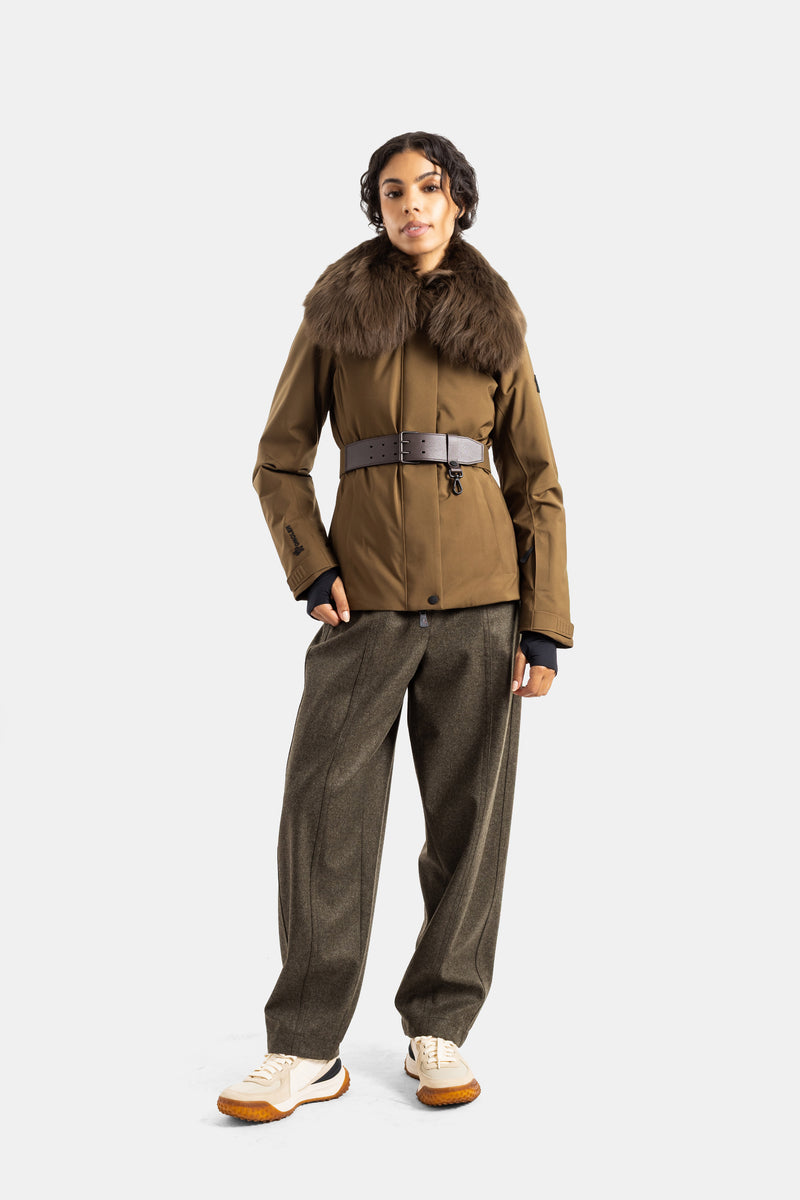 Pantaloni in lana kaki Moncler Grenoble con giacca con cintura e collo in pelliccia, silhouette donna