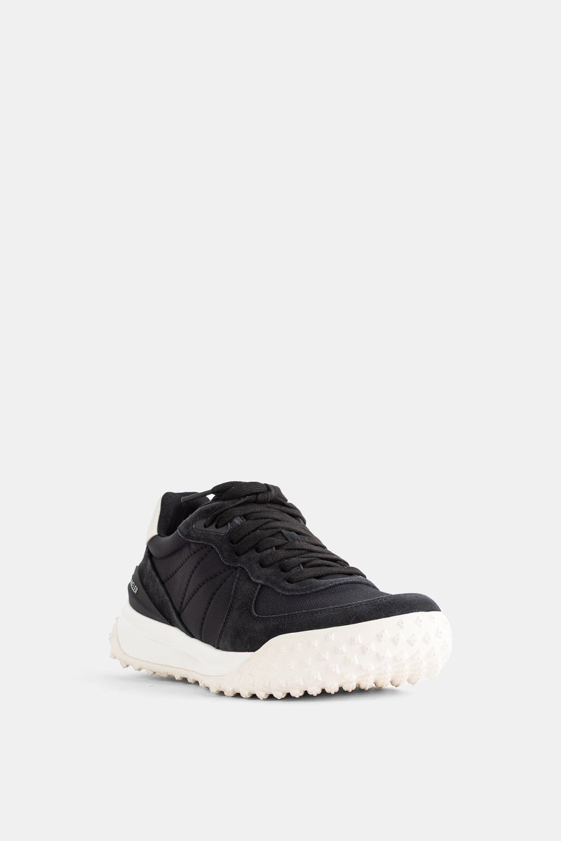 Moncler City Trek basket homme noire lacets assortis sur semelle épaisse blanche à picots