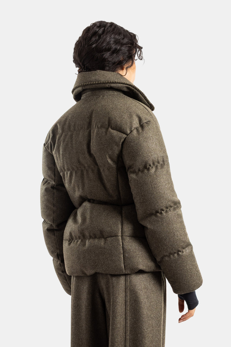 Plumífero Moncler Grenoble de lana caqui para mujer, espalda acolchada, cuello sherpa y corte entallado