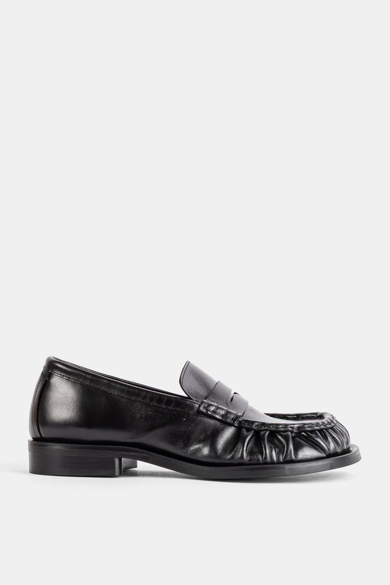 Mocassins en cuir noir à bout froncé