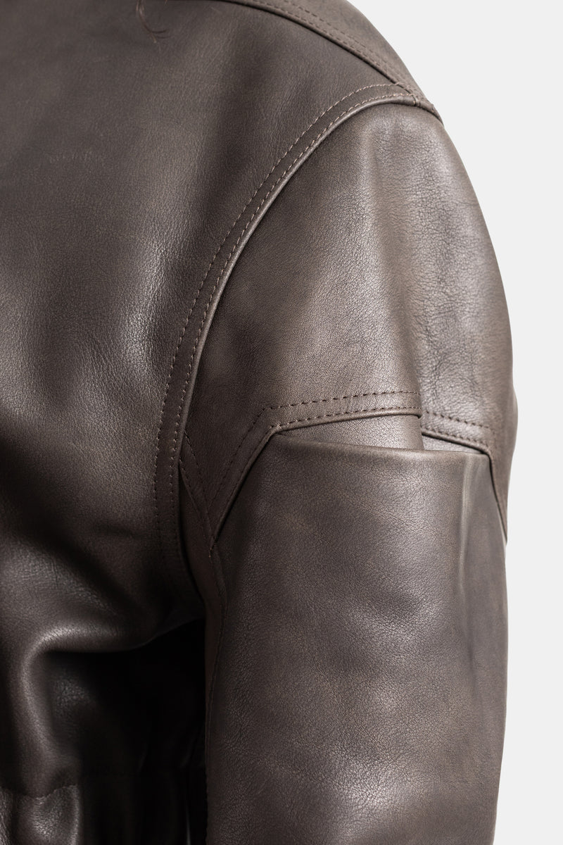 Cazadora bomber Rick Owens cuero marrón manga raglán costuras tono sobre tono hombro estructurado mujer