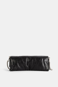 Soft Clutch aus schwarzem Knautschleder mit Kette - O/S