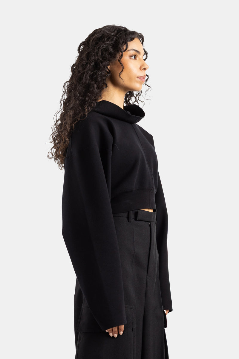 Schwarzer Rick Owens Damen-Strickpullover im Profil, mit drapiertem Stehkragen und betonten Schultern.