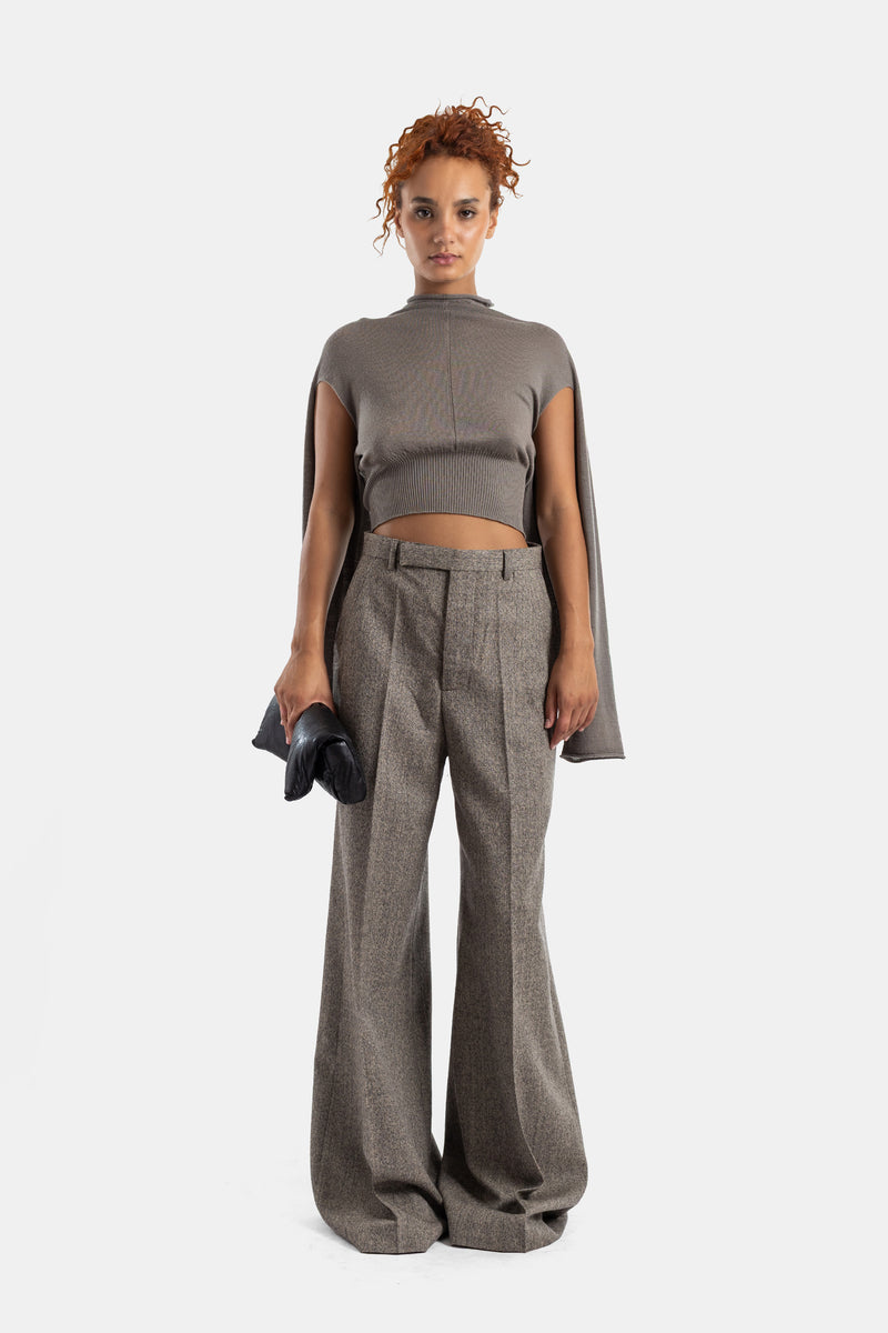 Top crop Rick Owens in maglia taupe indossato con pantaloni ampi in lana per un look total styling da donna