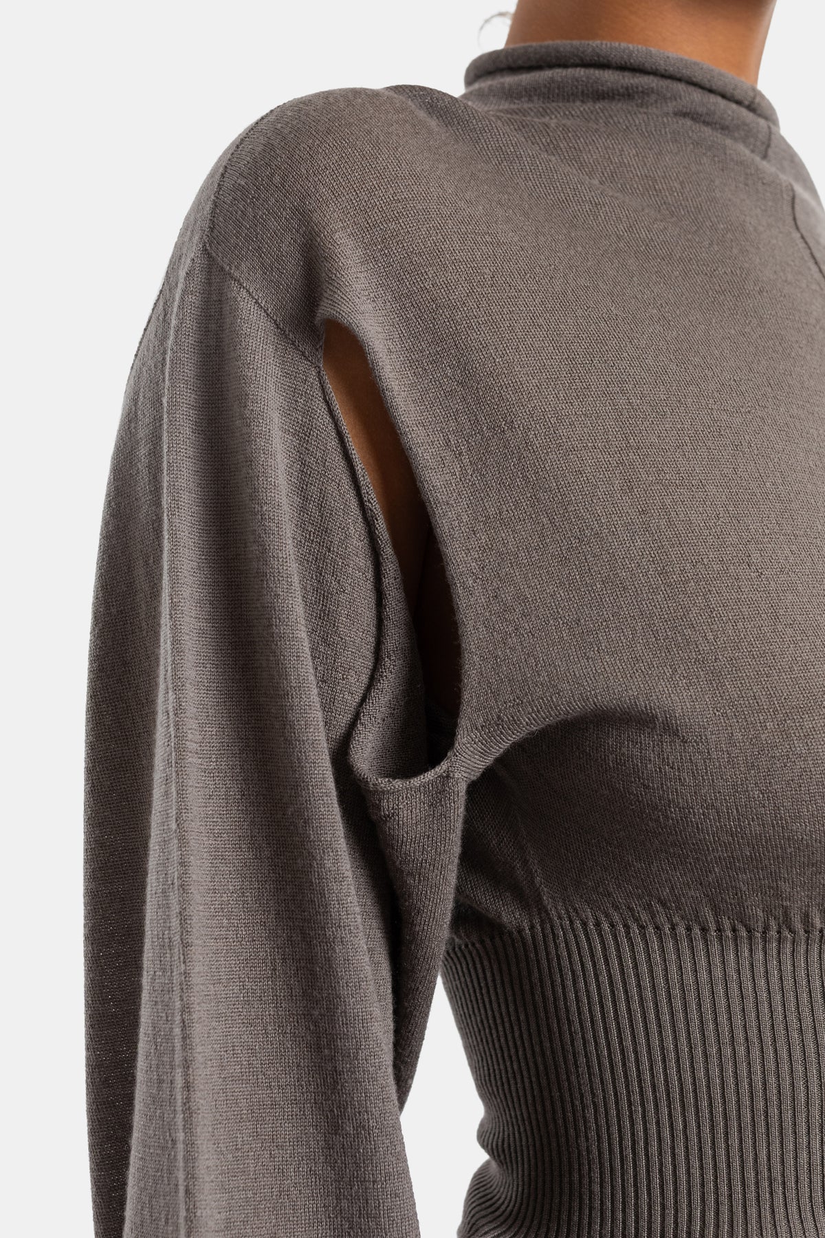 Rick Owens top crop maille taupe détail fente épaule oversize construction architecturale manches volumineuses femme