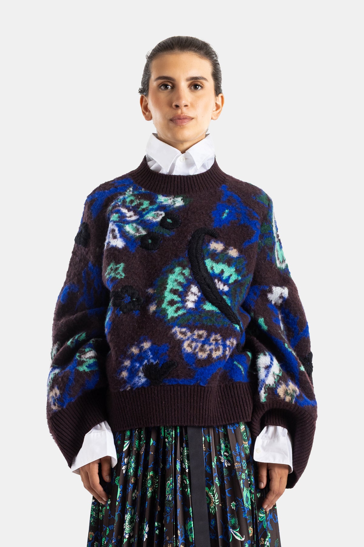 Pull en maille jacquard fleurs et paon marron