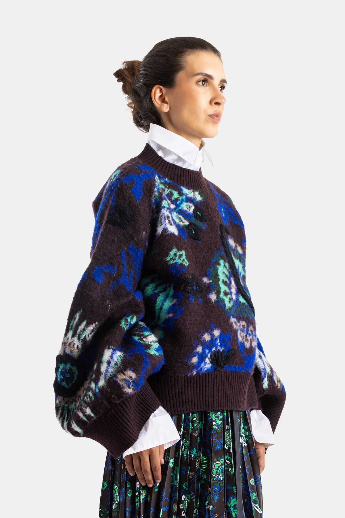 Pull en maille jacquard fleurs et paon marron