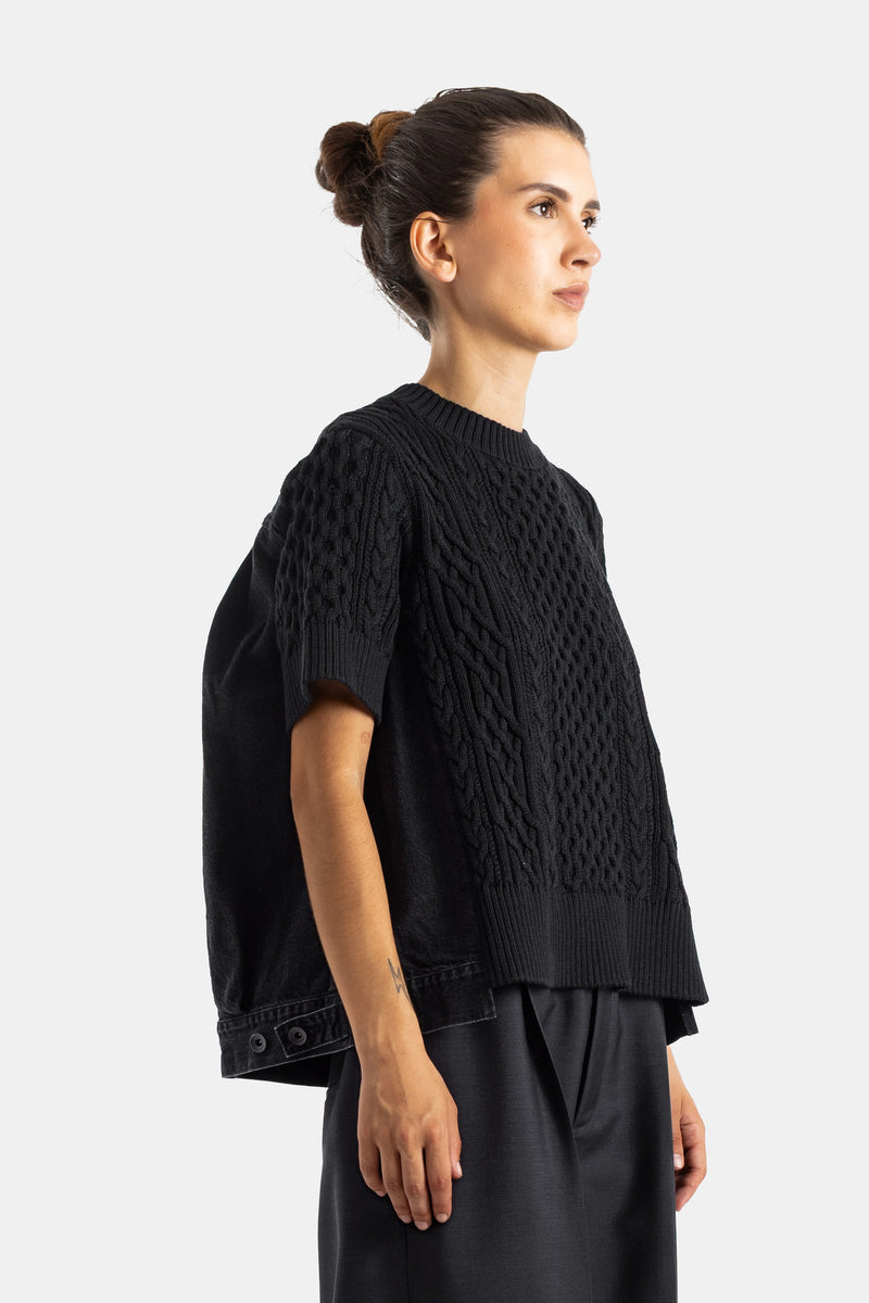 Sacai pull noir vue de profil superposition maille torsadée et denim avec nervures côtelées