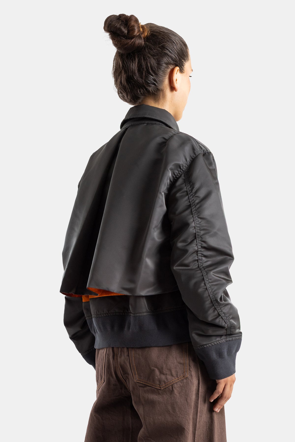 Sacai blouson nylon twill dos empiècement oversize structuré doublure orange kaki foncé femme
