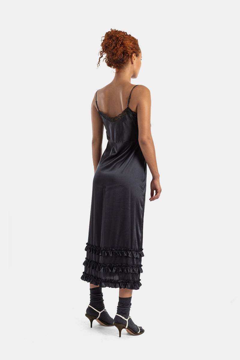Simone Rocha dos nu robe satin noir structurée chaussettes côtelées talons aiguilles bicolores