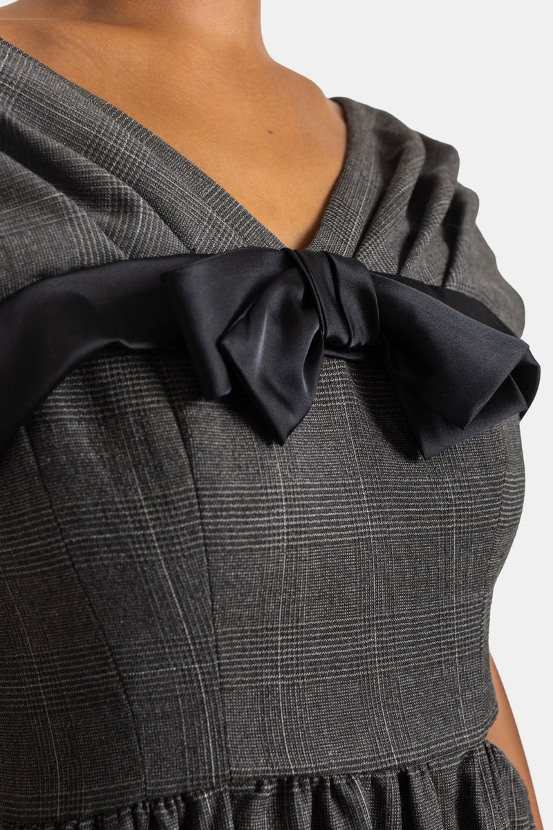 Simone Rocha détail col bardot froncé nœud satin noir robe à carreaux gris anthracite lainage structuré