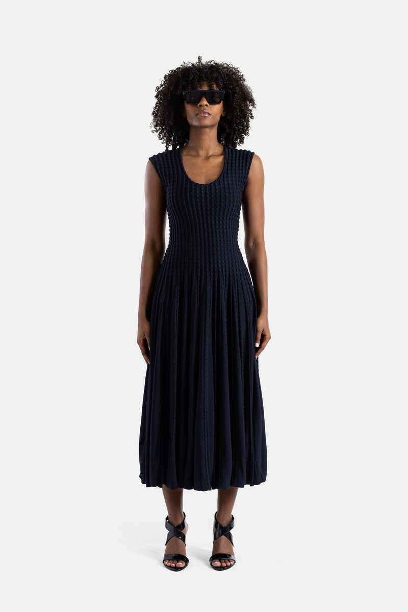 Robe évasée plissée noire