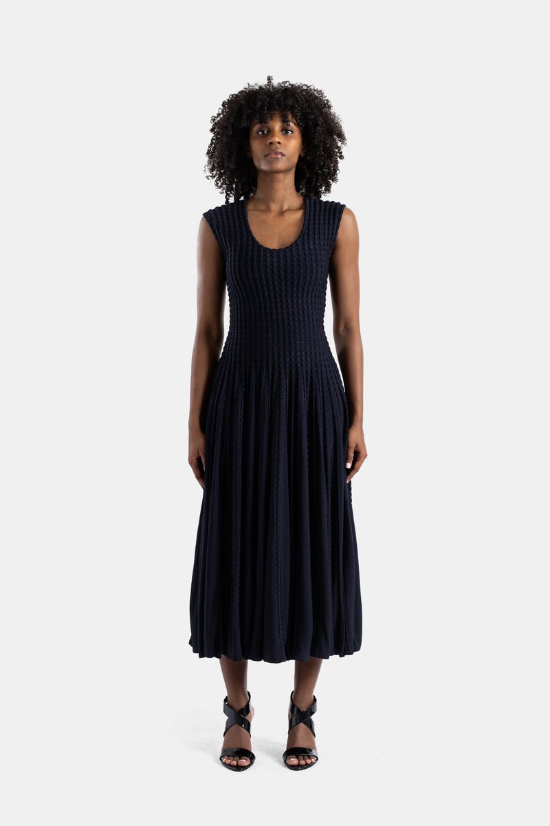 Robe évasée plissée noire