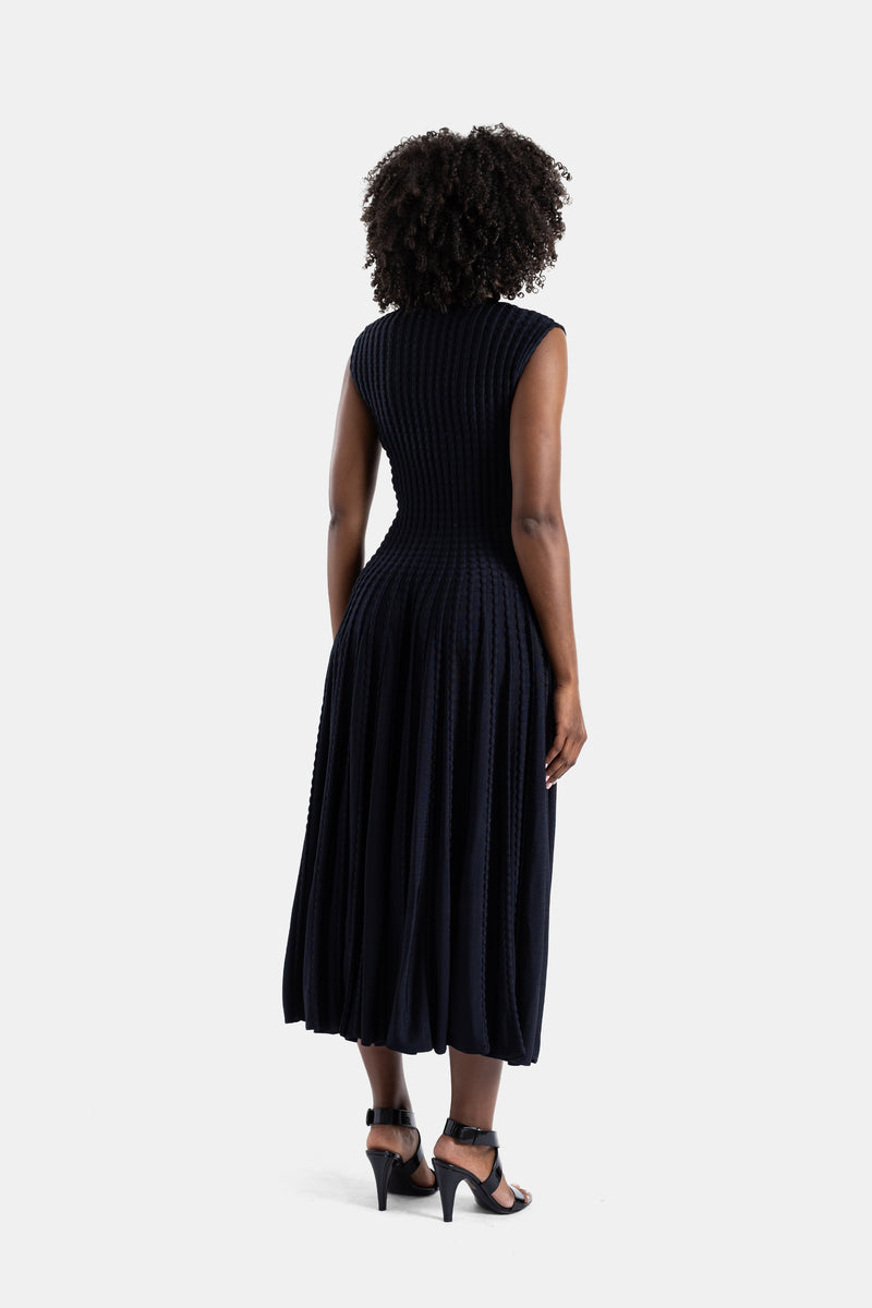 Robe évasée plissée noire