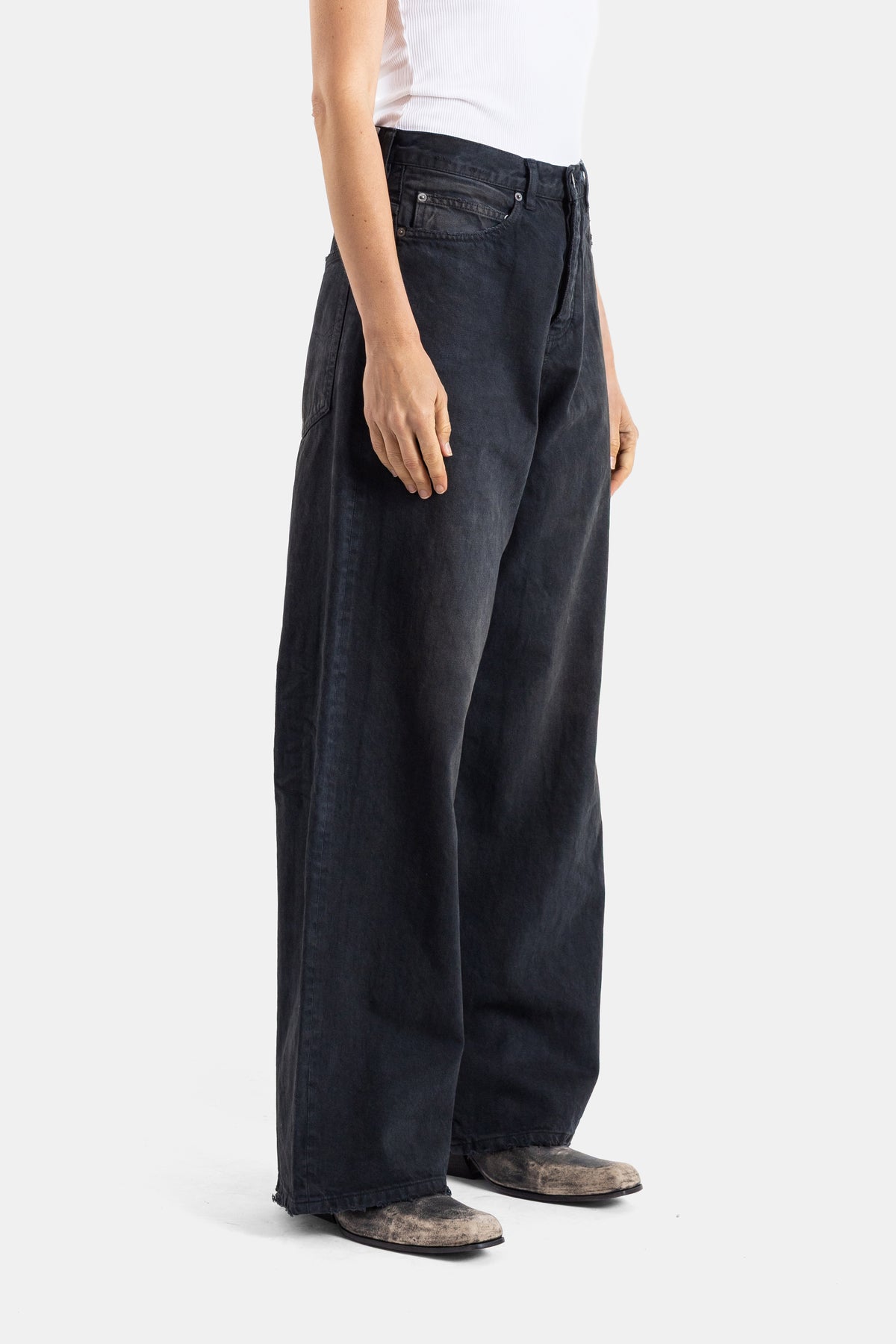 Weite Jeans aus schwarzem japanischem Denim