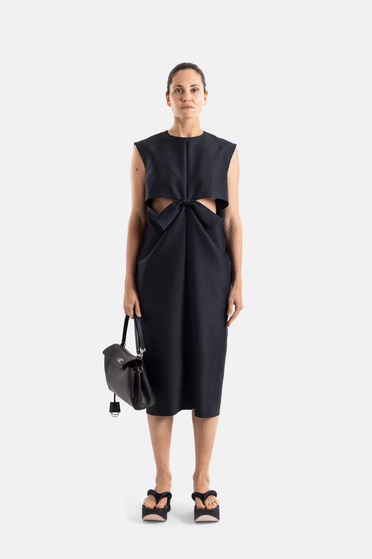 Schwarzes Cocoon-Kleid mit Schleife