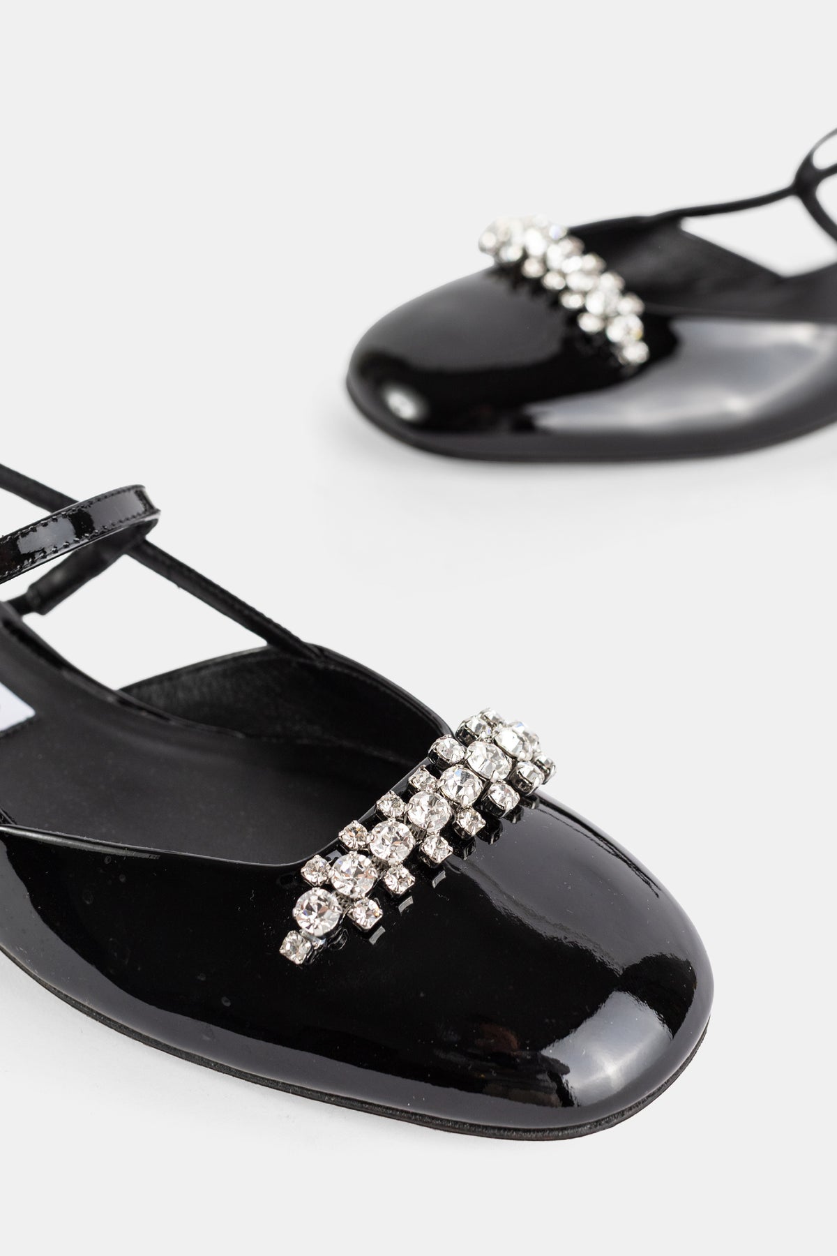 Slingback plate en verni noir à nœud cristaux Belinda Flat