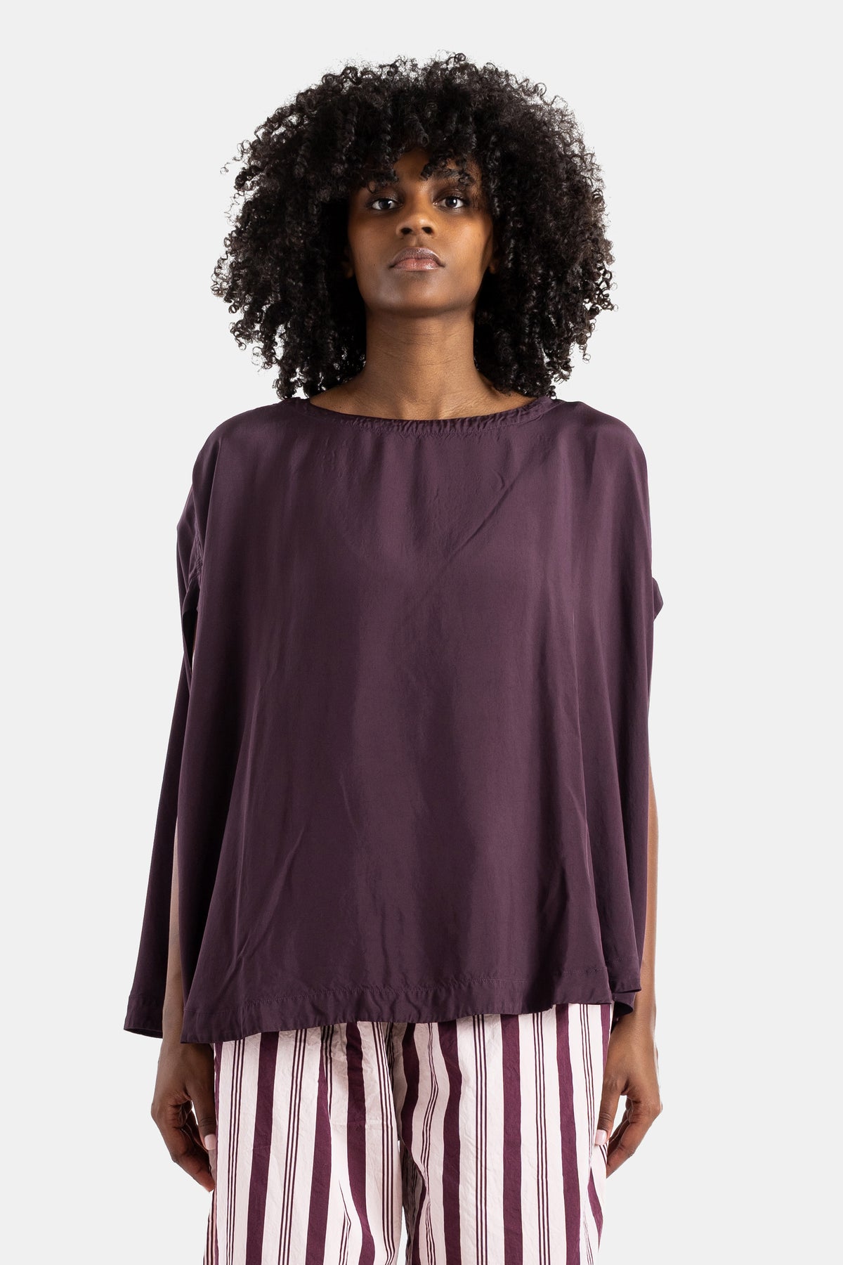 Casey Casey Francesca Tulipy oversized pruim zijden top losse pasvorm ronde hals vloeiende val SS26